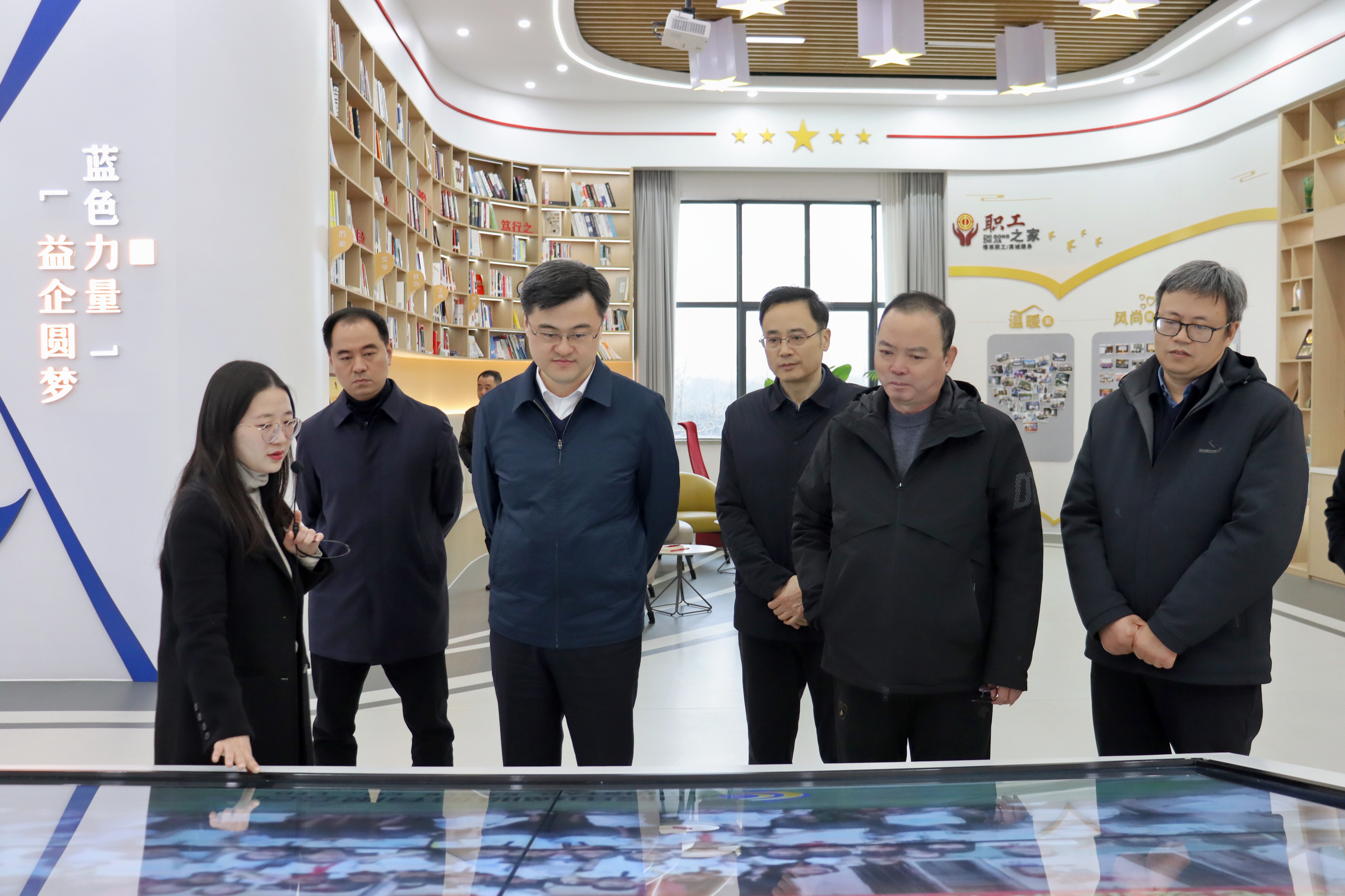 无锡市总工会莅临人生就是博官网股份调研工会工作
