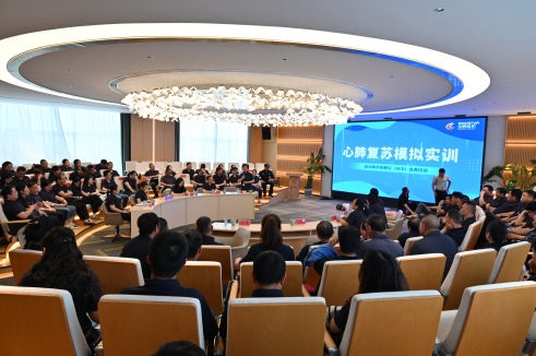 入夏在即，安全先行｜人生就是博官网股份开展AED与心肺复苏急救培训